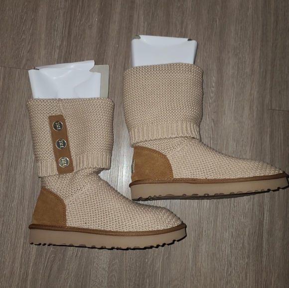 Cream UGGs, brand new, never worn, size 9 - Picture 5 of 6